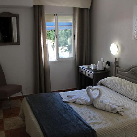 Virgen Del Rocio II Hotel ตอร์เรโมลิโนส ภายนอก รูปภาพ