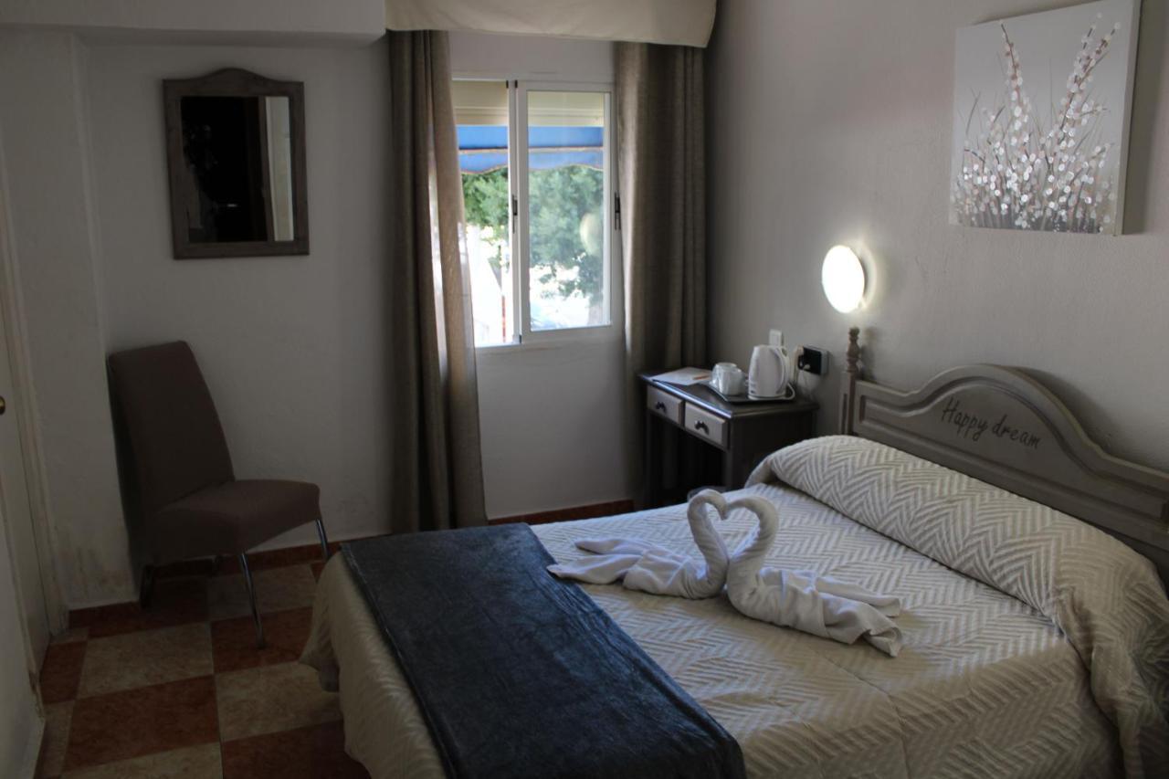 Virgen Del Rocio II Hotel ตอร์เรโมลิโนส ภายนอก รูปภาพ