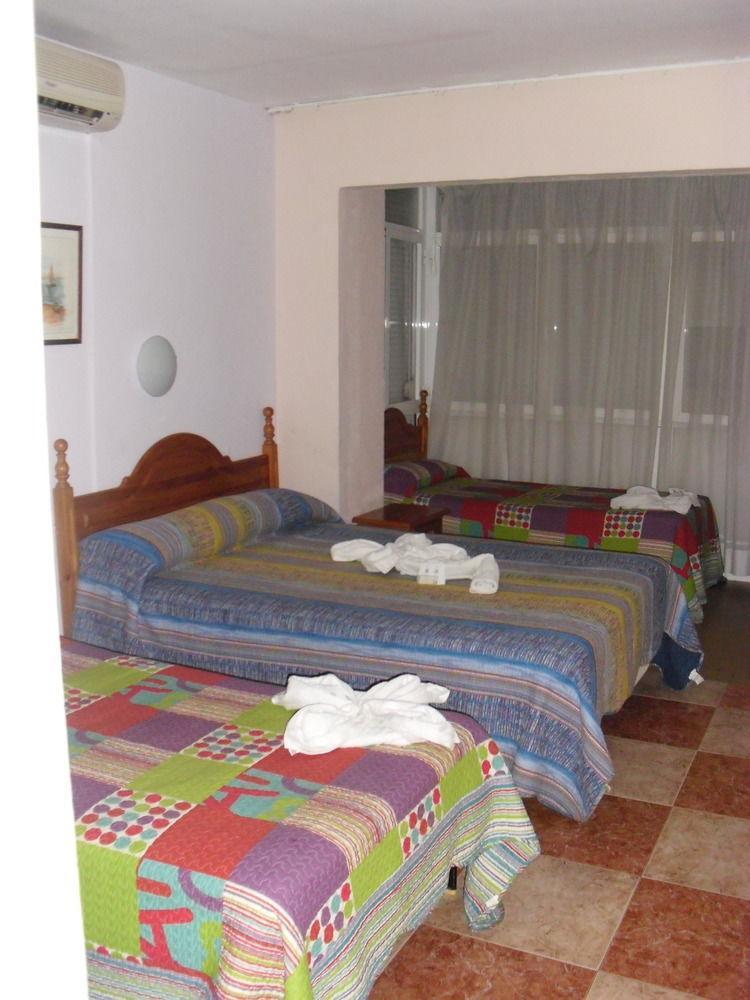Virgen Del Rocio II Hotel ตอร์เรโมลิโนส ภายนอก รูปภาพ