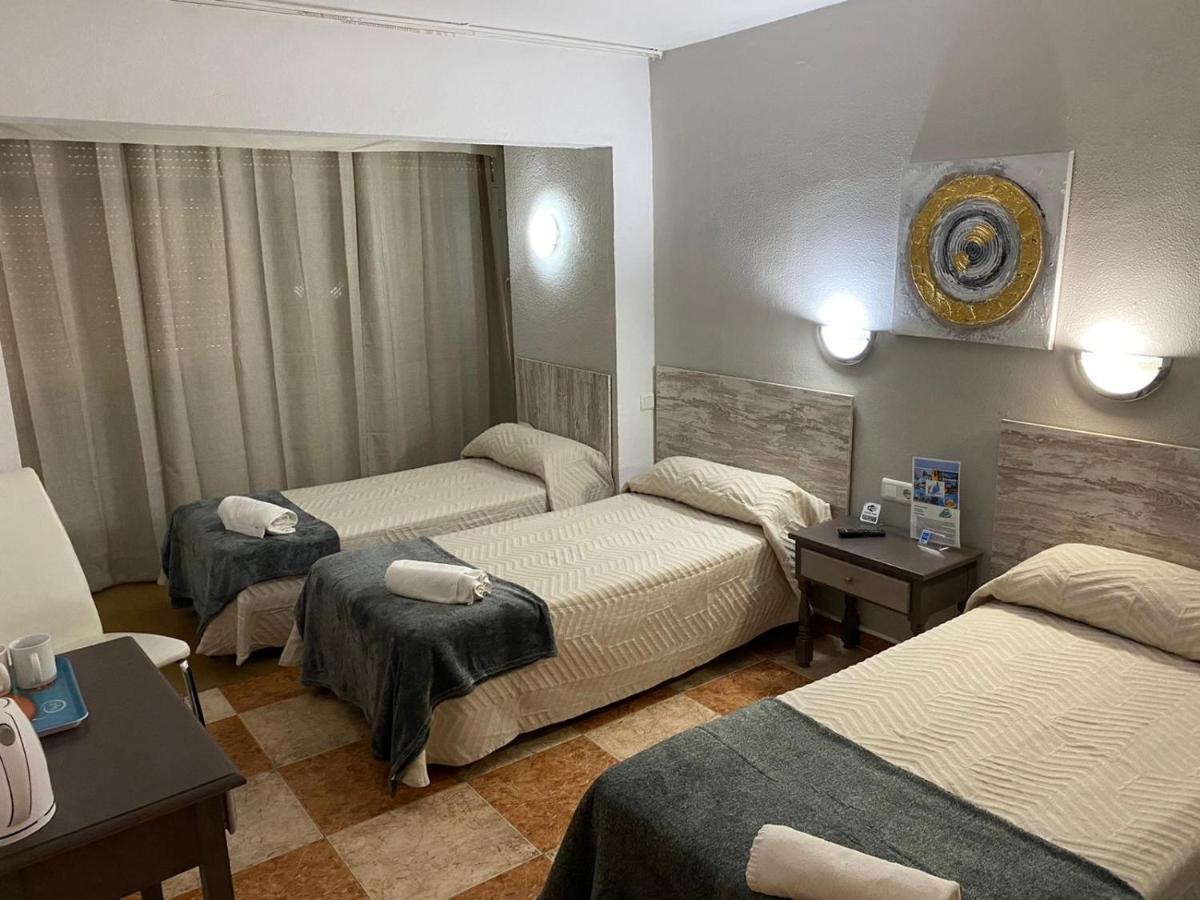 Virgen Del Rocio II Hotel ตอร์เรโมลิโนส ภายนอก รูปภาพ