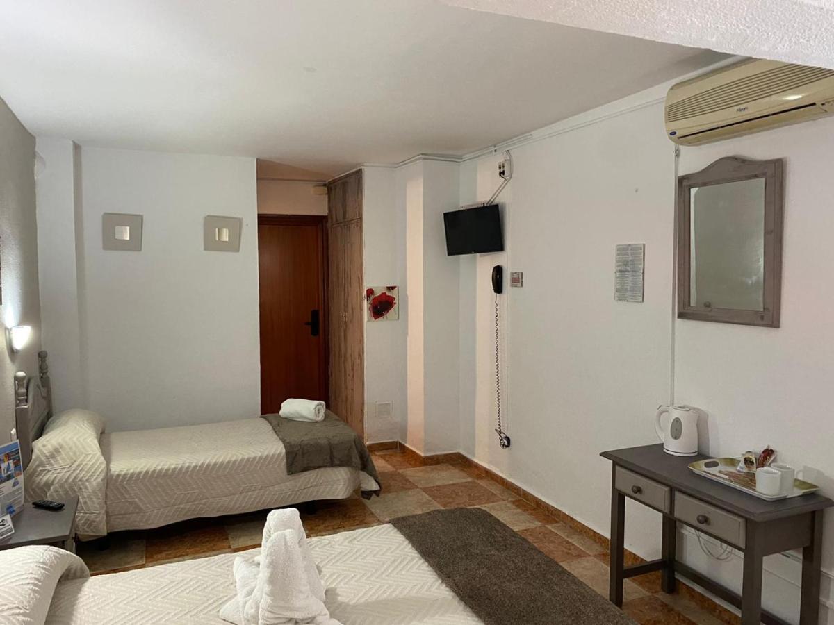 Virgen Del Rocio II Hotel ตอร์เรโมลิโนส ภายนอก รูปภาพ