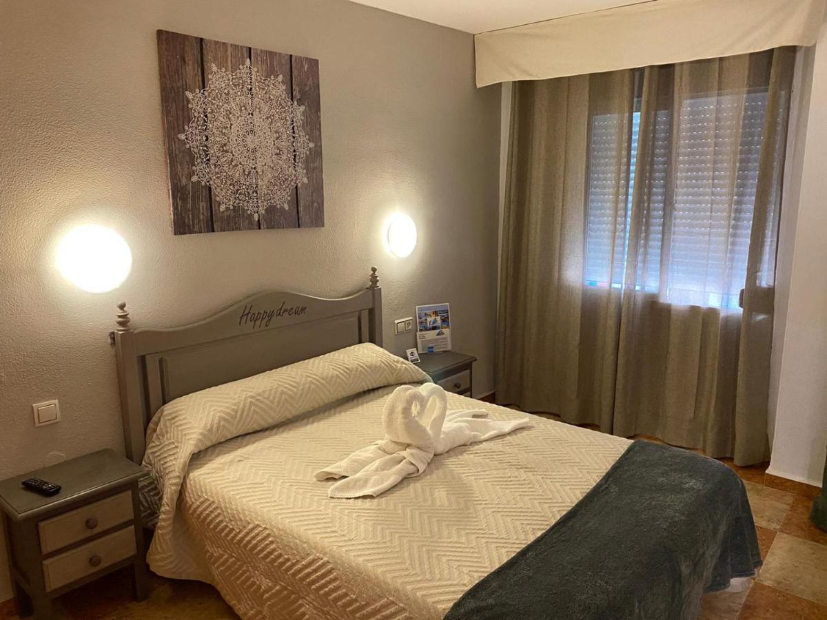 Virgen Del Rocio II Hotel ตอร์เรโมลิโนส ภายนอก รูปภาพ