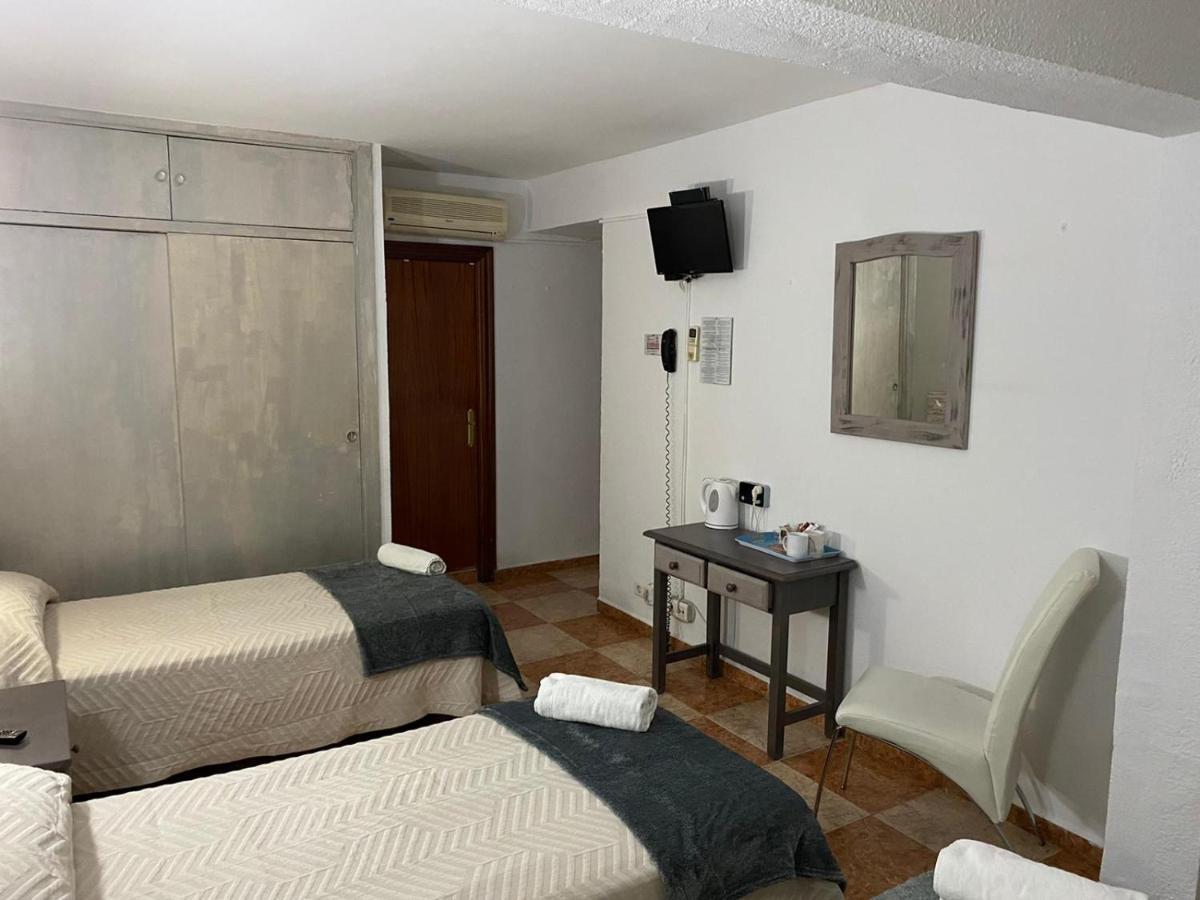 Virgen Del Rocio II Hotel ตอร์เรโมลิโนส ภายนอก รูปภาพ