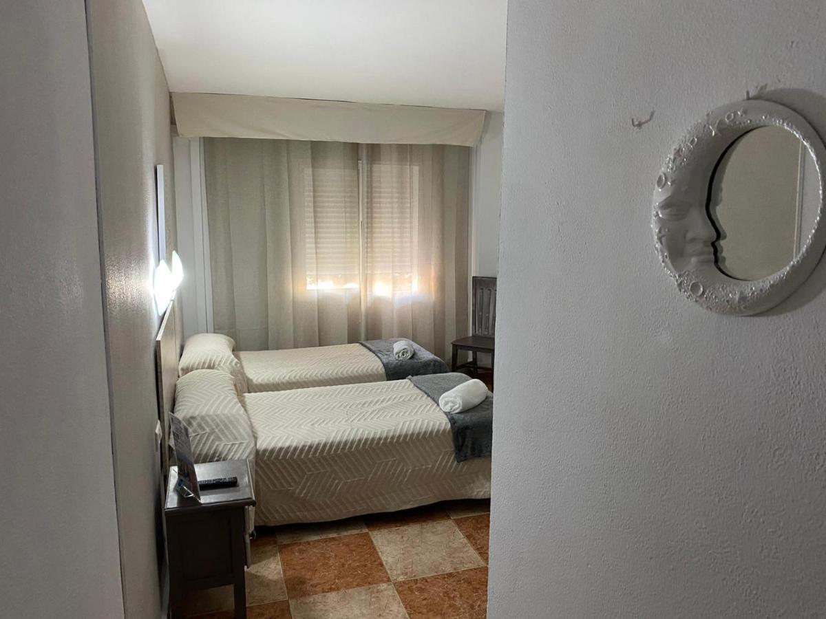 Virgen Del Rocio II Hotel ตอร์เรโมลิโนส ภายนอก รูปภาพ