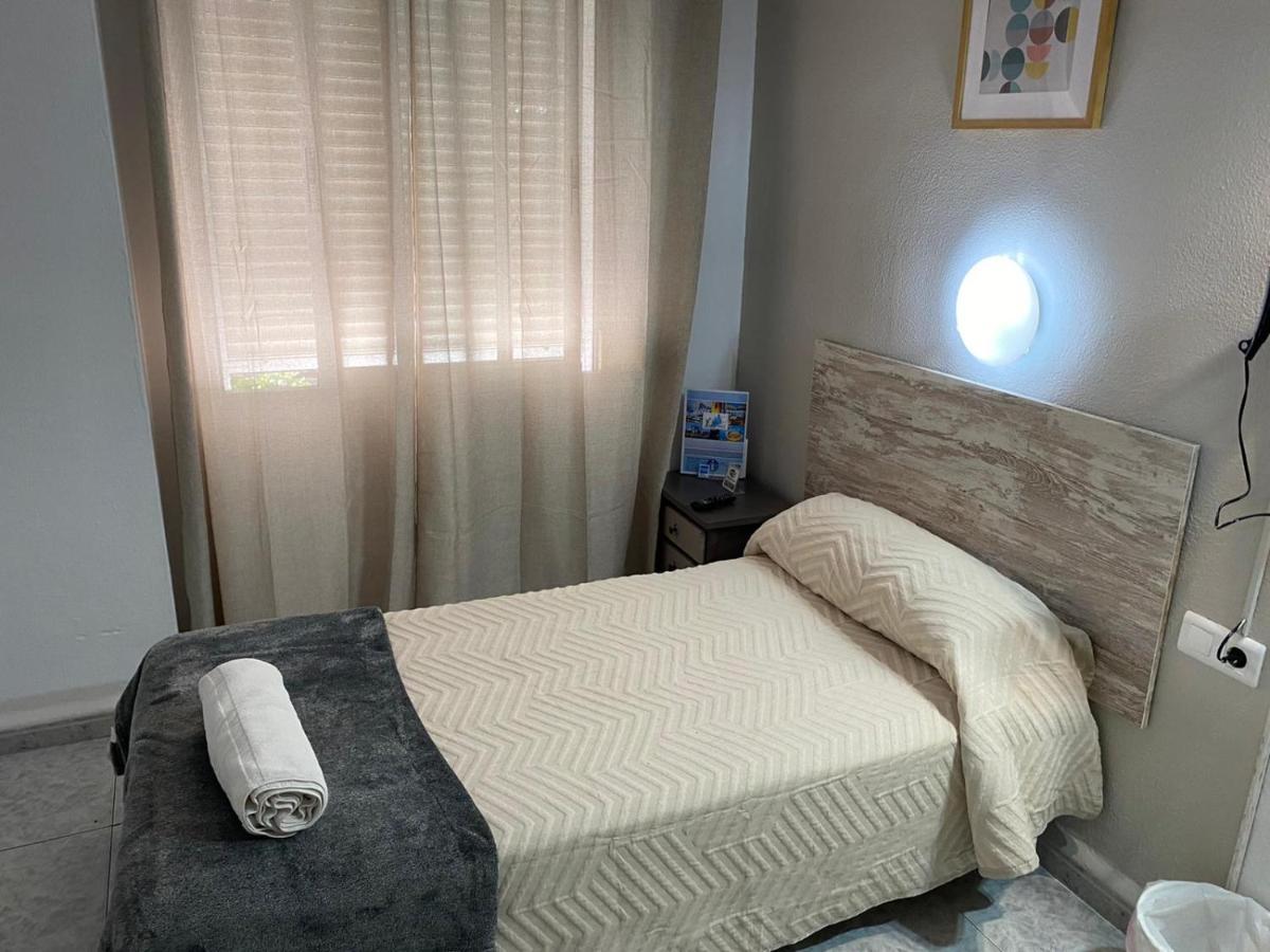 Virgen Del Rocio II Hotel ตอร์เรโมลิโนส ภายนอก รูปภาพ