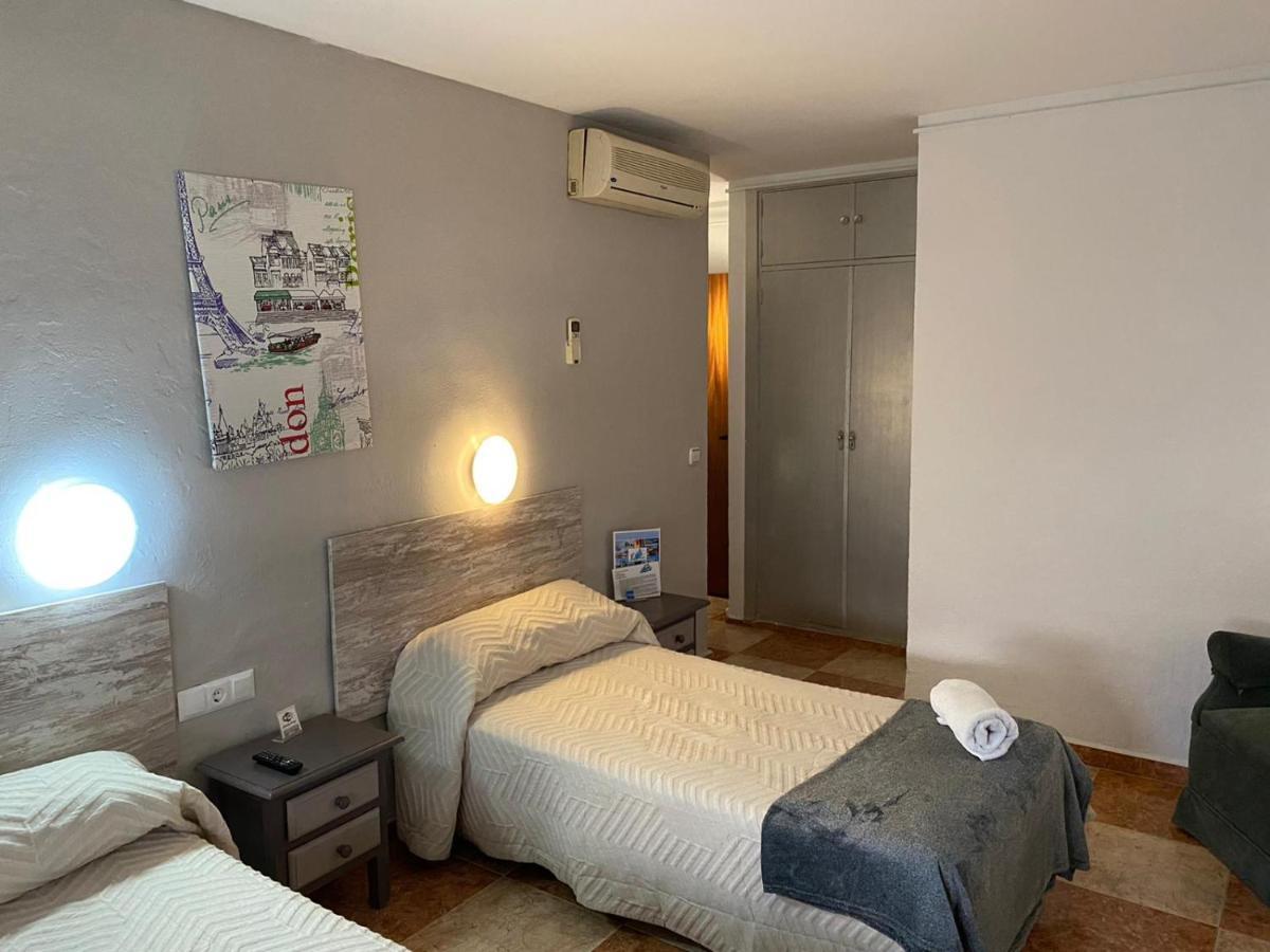 Virgen Del Rocio II Hotel ตอร์เรโมลิโนส ภายนอก รูปภาพ