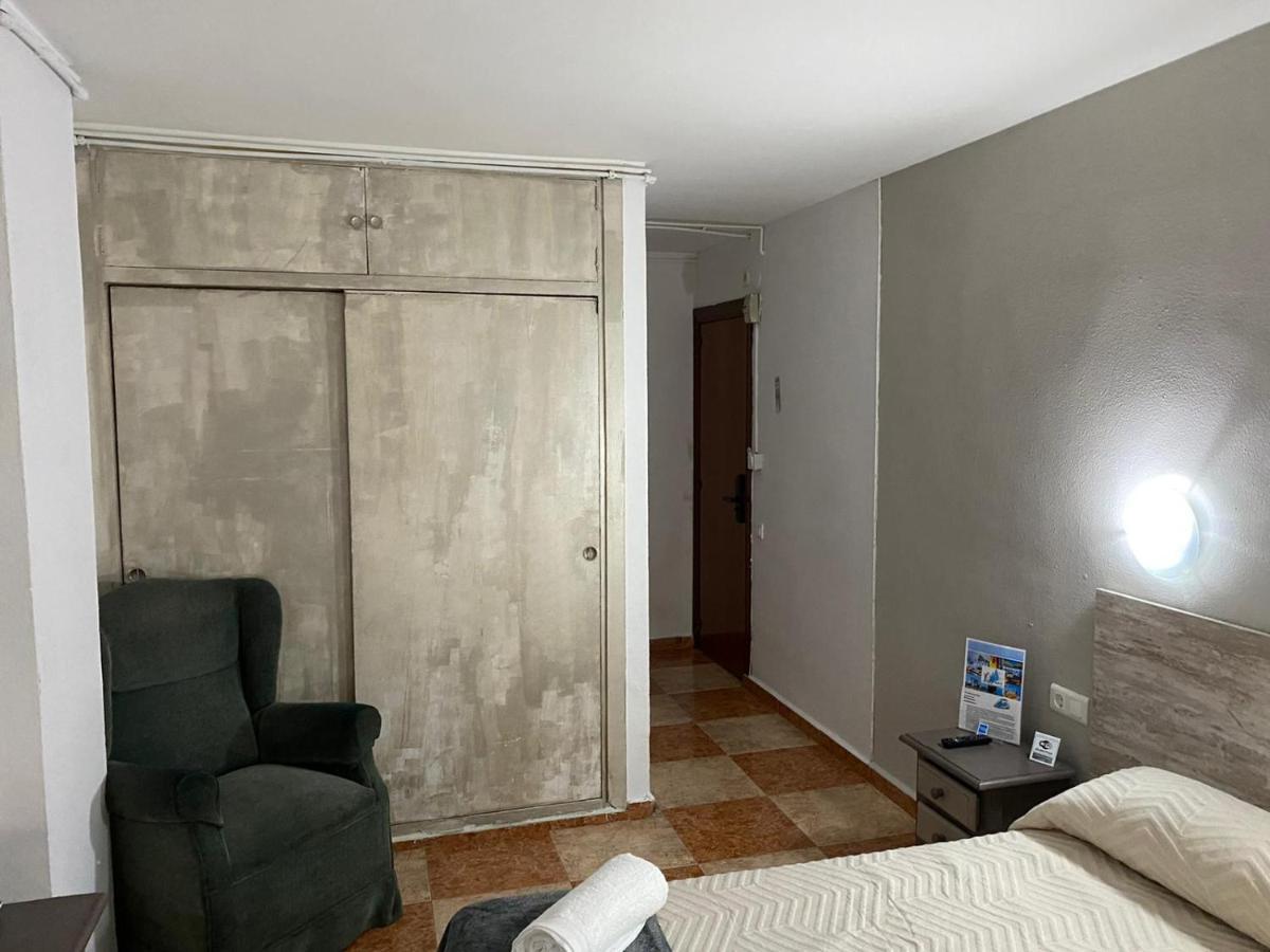Virgen Del Rocio II Hotel ตอร์เรโมลิโนส ภายนอก รูปภาพ