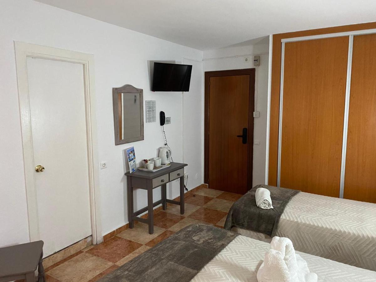 Virgen Del Rocio II Hotel ตอร์เรโมลิโนส ภายนอก รูปภาพ